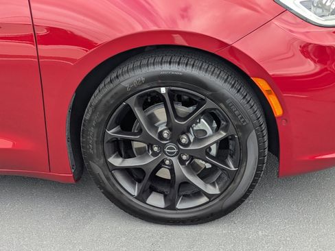 New 2026 Chrysler Pacifica Limited w/ S Appearance Package image 10