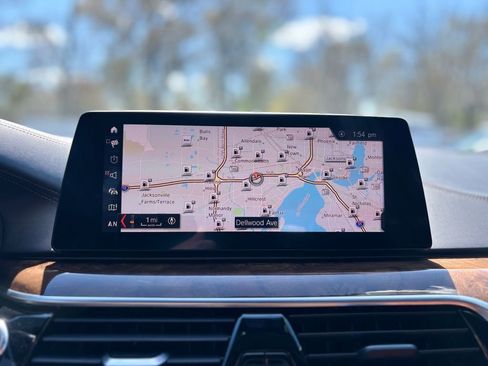 Used 2019 BMW M550i xDrive w/ Dynamic Handling Package image 30