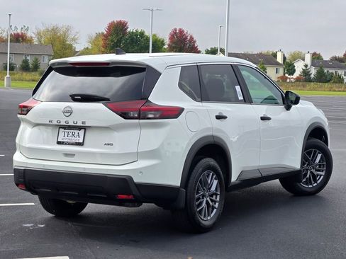 Used 2024 Nissan Rogue S image 9