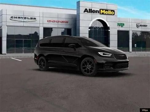 New 2026 Chrysler Pacifica Limited image 10