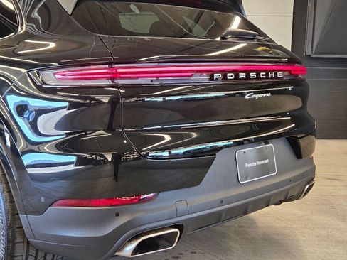 Certified 2026 Porsche Cayenne AWD/4WD image 8