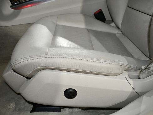 Used 2014 Mercedes-Benz E 350 4MATIC Sedan image 13