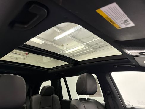 Used 2025 Mercedes-Benz GLS 450 4MATIC image 15