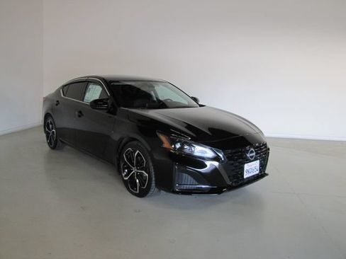 Used 2023 Nissan Altima 2.5 SR FWD image 3