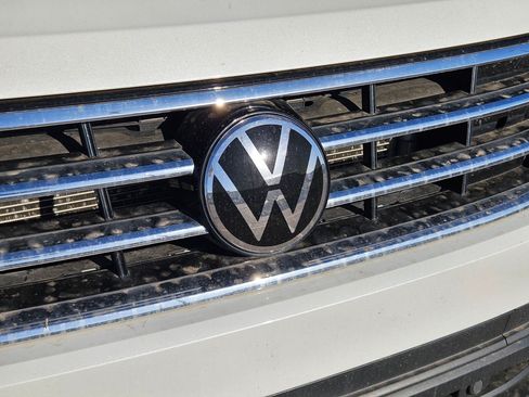Used 2023 Volkswagen Tiguan SE AWD/4WD image 11
