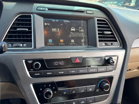 Used 2017 Hyundai Sonata SE FWD image 4