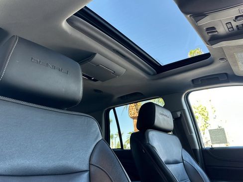 Used 2018 GMC Yukon Denali w/ Denali Ultimate Package AWD/4WD image 19