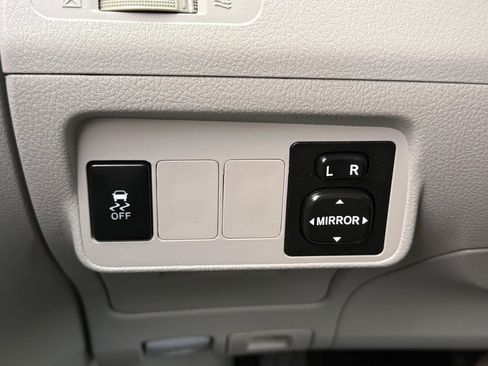 Used 2011 Toyota Corolla LE image 32