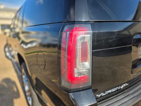Used 2018 GMC Yukon XL SLT w/ Premium Edition AWD/4WD image 38