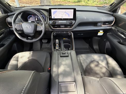 Used 2026 Toyota Grand Highlander AWD Hybrid image 34