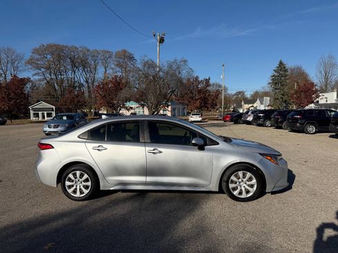 Used 2020 Toyota Corolla LE image 6