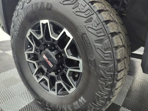 Used 2025 GMC Sierra 2500 AT4X AWD/4WD image 42
