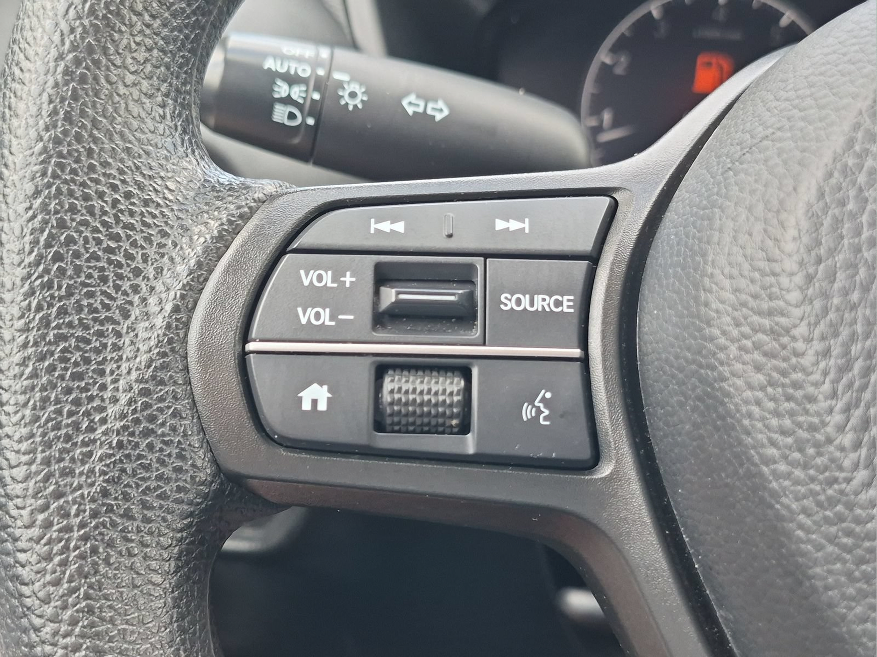 Certified 2025 Honda HR-V LX image 13