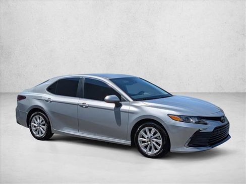 Used 2023 Toyota Camry LE FWD image 3
