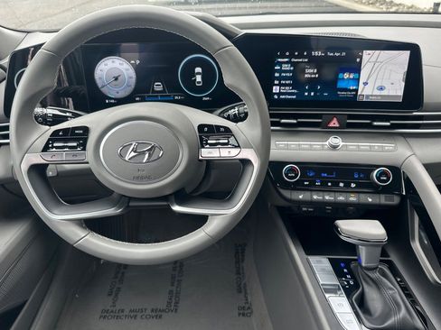 Certified 2023 Hyundai Elantra SEL w/ Convenience Package FWD image 17