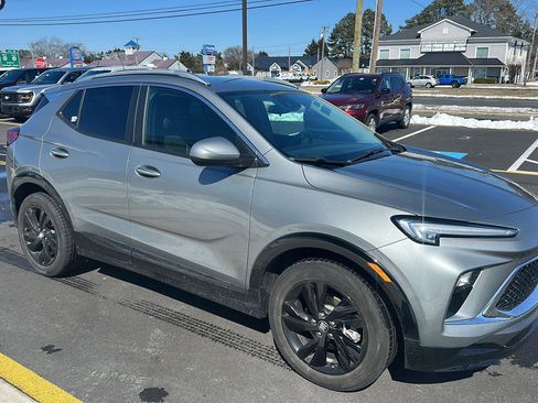 Used 2024 Buick Encore GX Sport Touring image 4