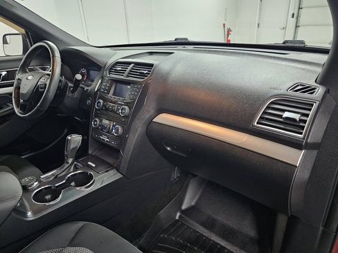 Used 2016 Ford Explorer XLT AWD/4WD image 11