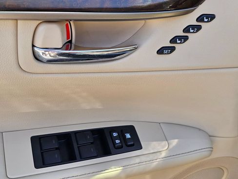 Used 2014 Lexus ES 350 w/ Ultra Luxury Package FWD image 22