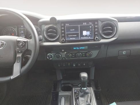 Certified 2022 Toyota Tacoma TRD Off-Road w/ Technology Package AWD/4WD image 11