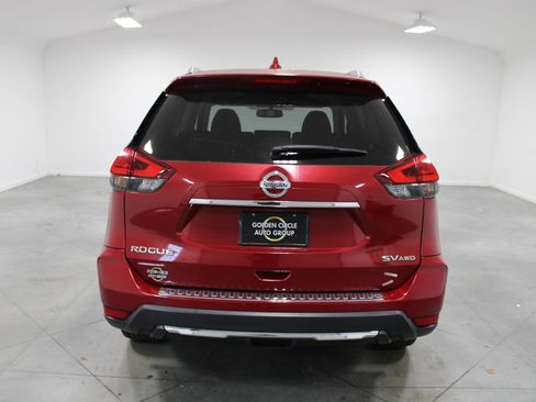 Used 2017 Nissan Rogue SV w/ SV Premium Package AWD/4WD image 8