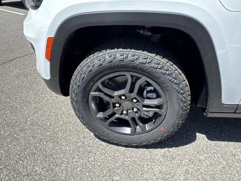 New 2025 Jeep Grand Cherokee Trailhawk image 16