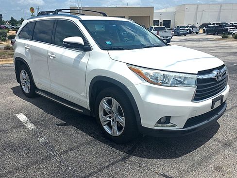 Used 2015 Toyota Highlander Limited FWD image 2