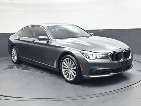 Used 2018 BMW 740i 740i image 2