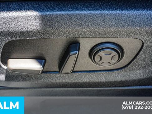 Used 2025 Kia Carnival FWD image 40
