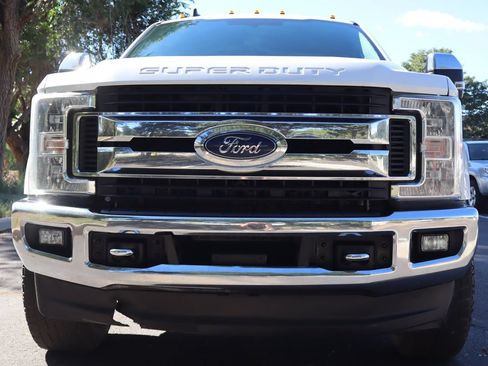 Used 2019 Ford F250 XLT w/ XLT Premium Package AWD/4WD image 13