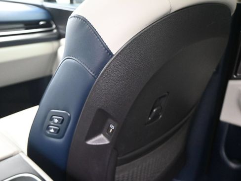 Used 2026 Kia Carnival SX w/ SX Dark Edition Package FWD image 3