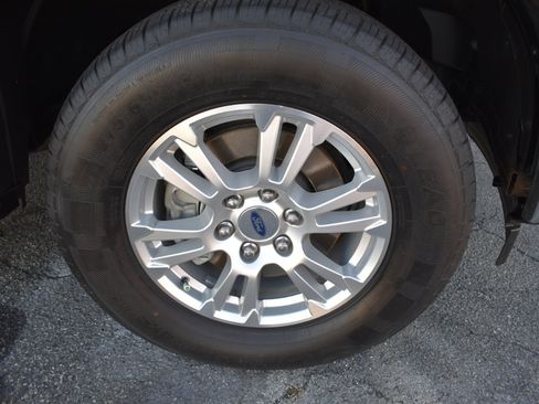 Used 2017 Ford F150 Lariat image 38