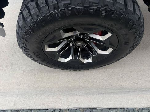 Used 2018 GMC Sierra 1500 SLT AWD/4WD image 11