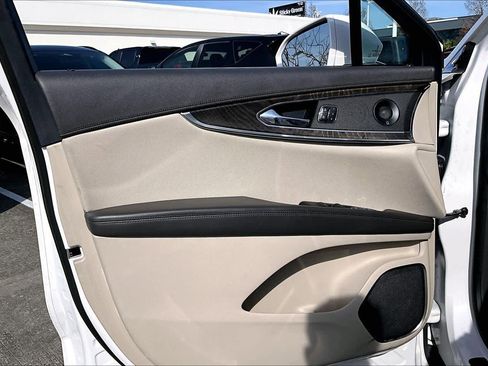 Used 2019 Lincoln Nautilus Reserve image 20