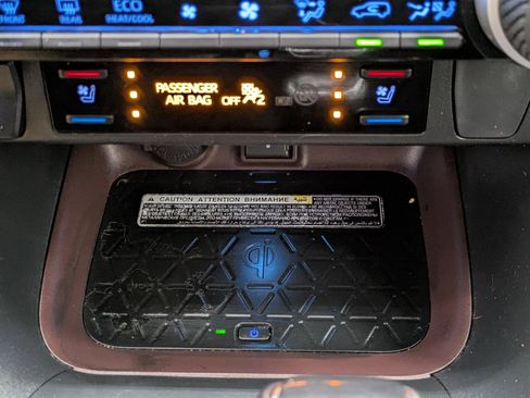 Used 2021 Toyota RAV4 Limited image 6