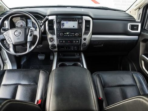 Used 2018 Nissan Titan PRO-4X w/ Pro-4x Convenience Package AWD/4WD image 6