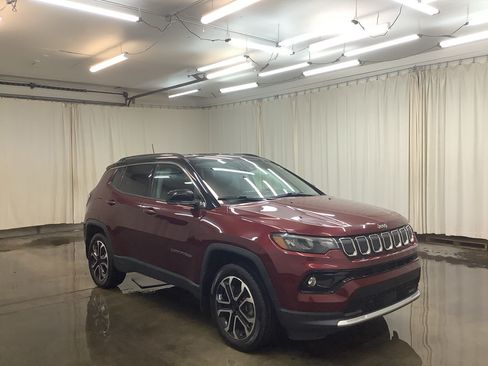 Used 2022 Jeep Compass Limited AWD/4WD image 3
