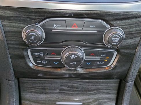 Used 2016 Chrysler 300 Limited image 21