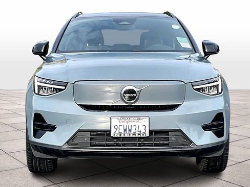 Used 2023 Volvo XC40 Recharge Core image 3