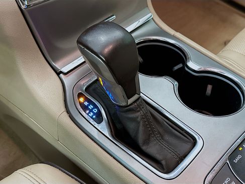 Used 2020 Jeep Grand Cherokee Overland image 25