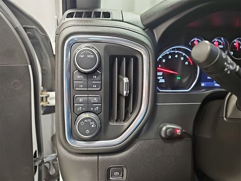 Used 2021 Chevrolet Silverado 1500 LT Trail Boss w/ Convenience Package II image 25