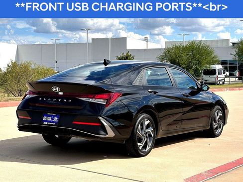 Used 2025 Hyundai Elantra Sport image 10