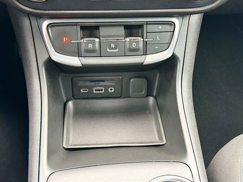 Used 2024 GMC Terrain SLT image 31