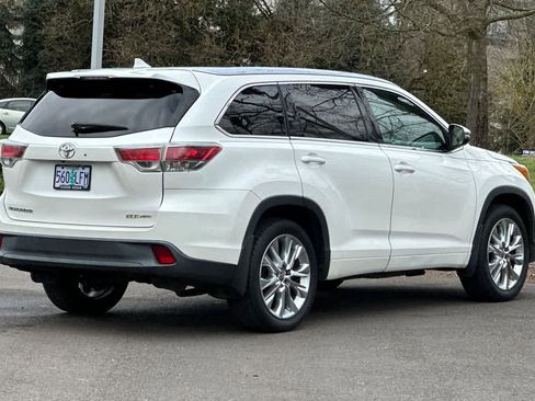 Used 2015 Toyota Highlander XLE image 2