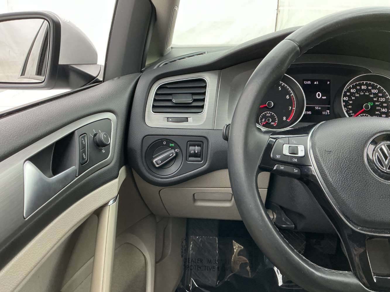 Used 2016 Volkswagen Golf S FWD image 32