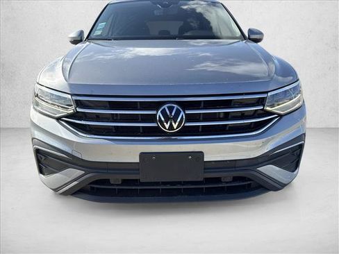 Used 2023 Volkswagen Tiguan SE FWD image 2
