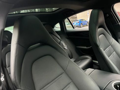 Used 2019 Porsche Panamera image 40