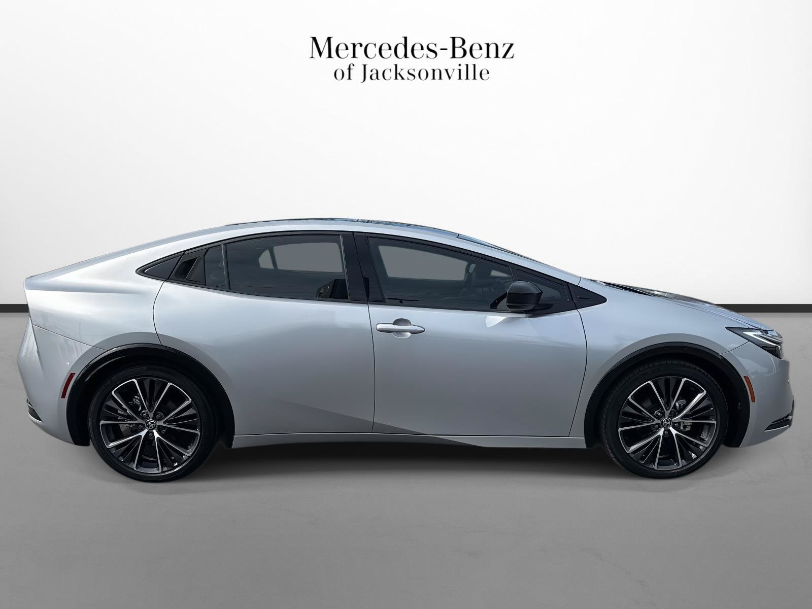 Used 2024 Toyota Prius Limited FWD image 2