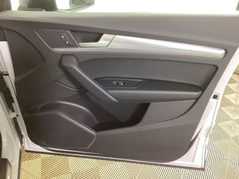 Certified 2025 Audi Q5 2.0T Premium w/ Convenience Plus Package image 22
