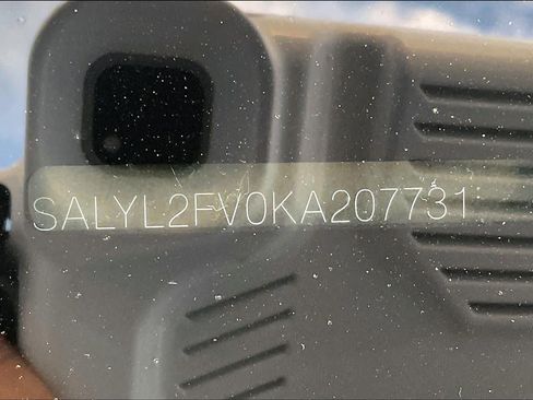 Used 2019 Land Rover Range Rover Velar R-Dynamic SE image 34