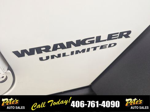 Used 2015 Jeep Wrangler Unlimited Rubicon w/ Max Tow Package image 18